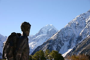 300px-Hillary_statue_and_Mount_Cook